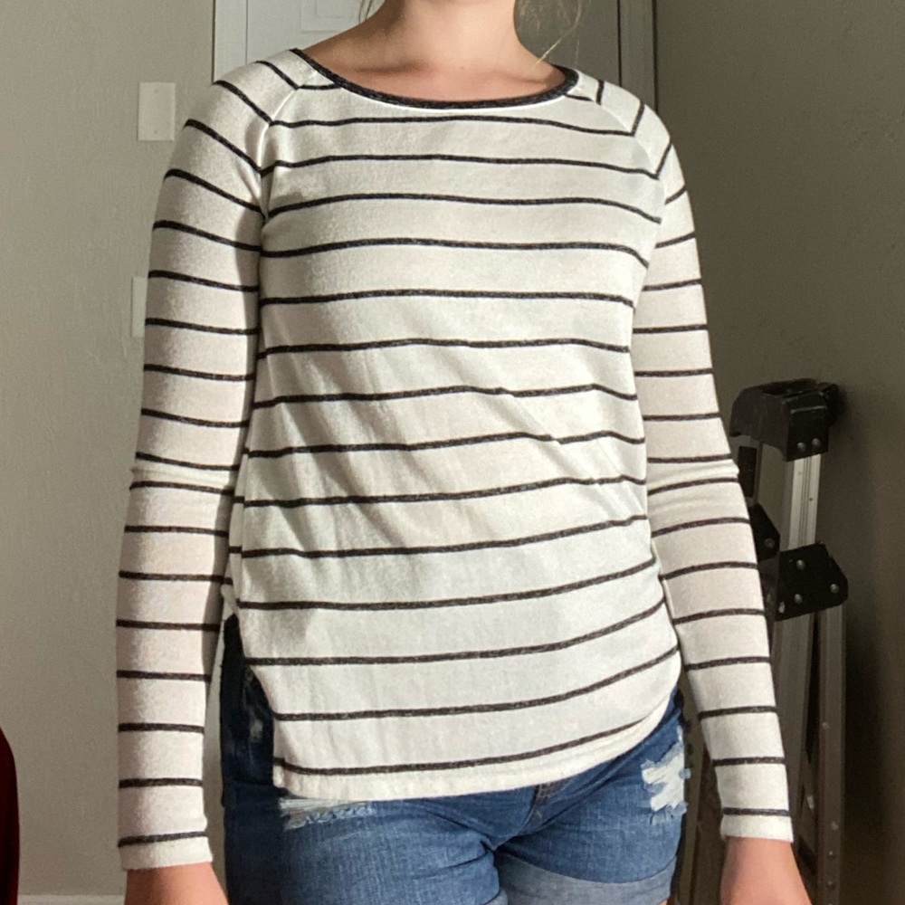 Old Navy Black and White striped long sleeve shirt